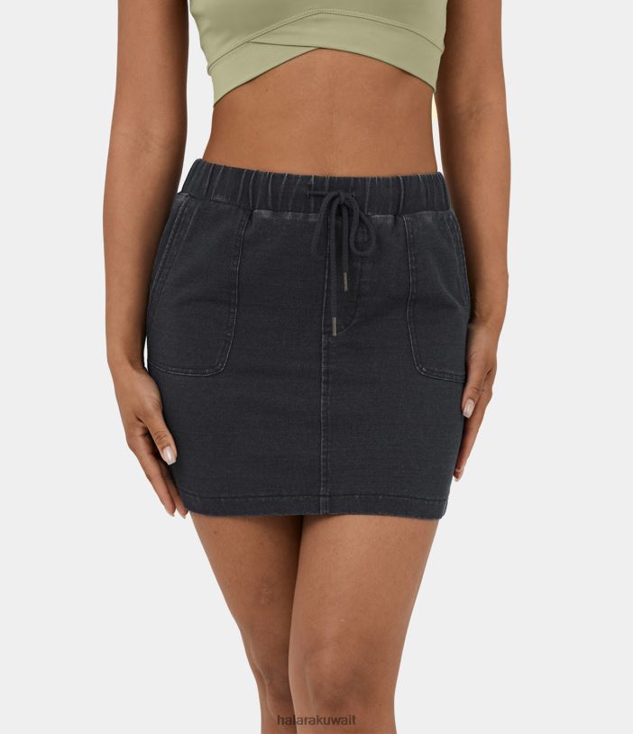 ملابس الدنيم المغسول باللون الأسود TDP4N589 نحيف Halara تنورة كاجوال قصيرة من قماش الدنيم المنسوج القابل للتمدد بخصر عالٍ ورباط وجيب